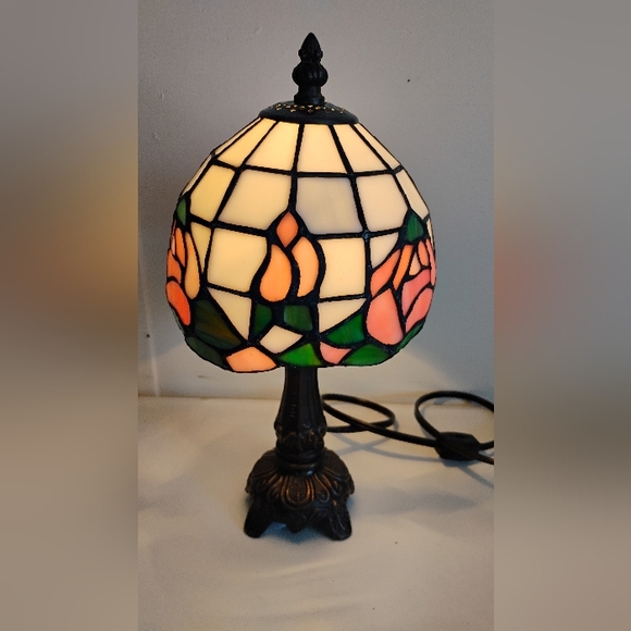 Tiffany Style Stained Glass Table Lamp Night Light Pink Roses Electric 12.5" - Picture 3 of 16